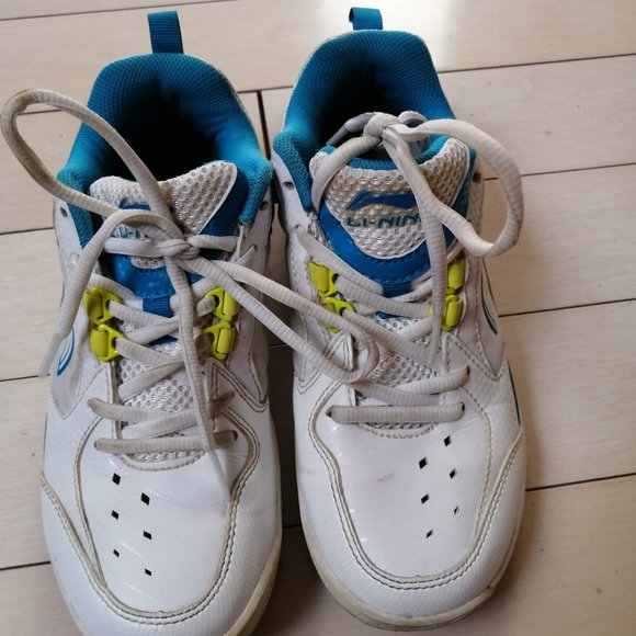 Li-Ning Women non-slip Badminton shoes and Jamaican water shoes. Excellent deal - Picture 2 of 5